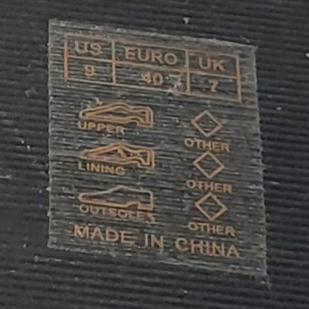 Womens Size 9 Black Flip Flop Sandals with Gold Accent - Picture 6 of 6